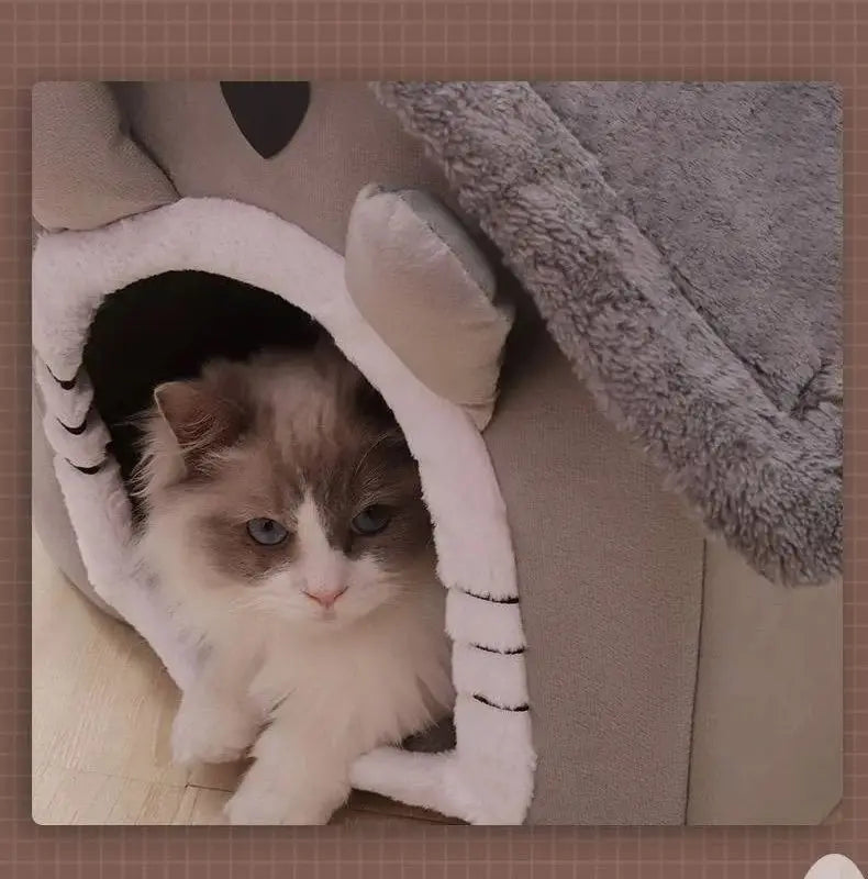 Comfortable indoor dog and cat kennel