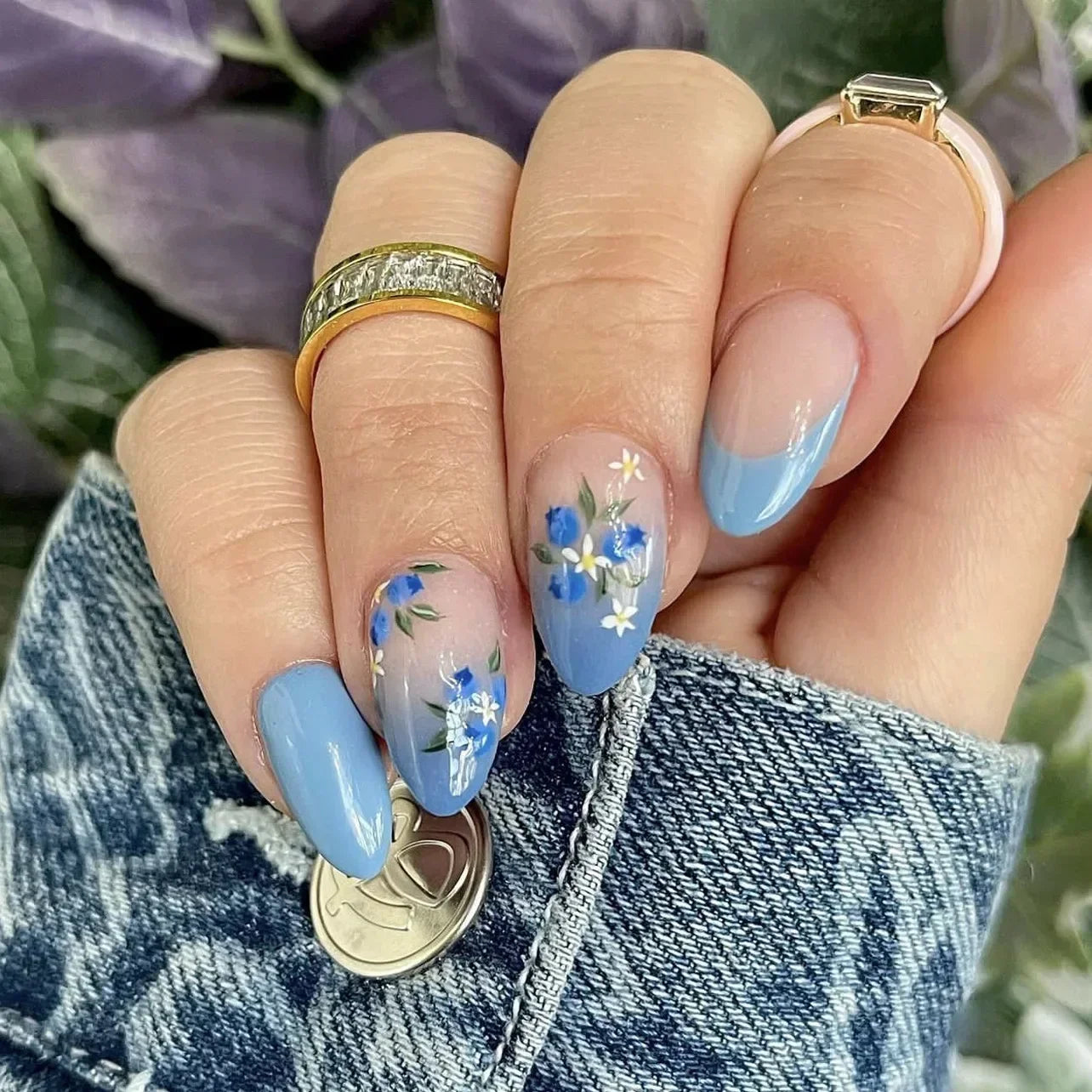 Almond shaped false nails with glue