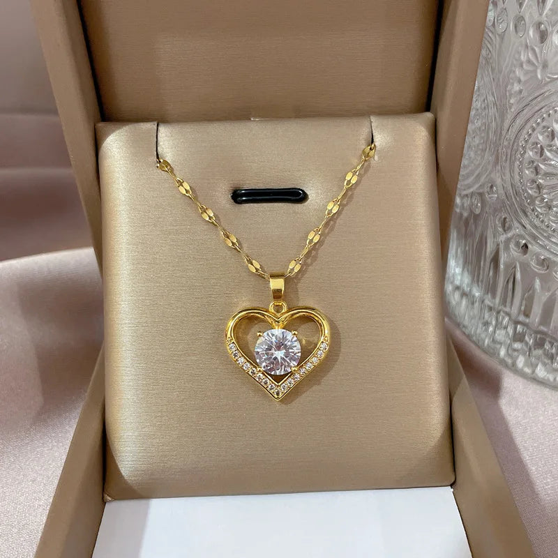 Heart-shaped pendant necklace for women