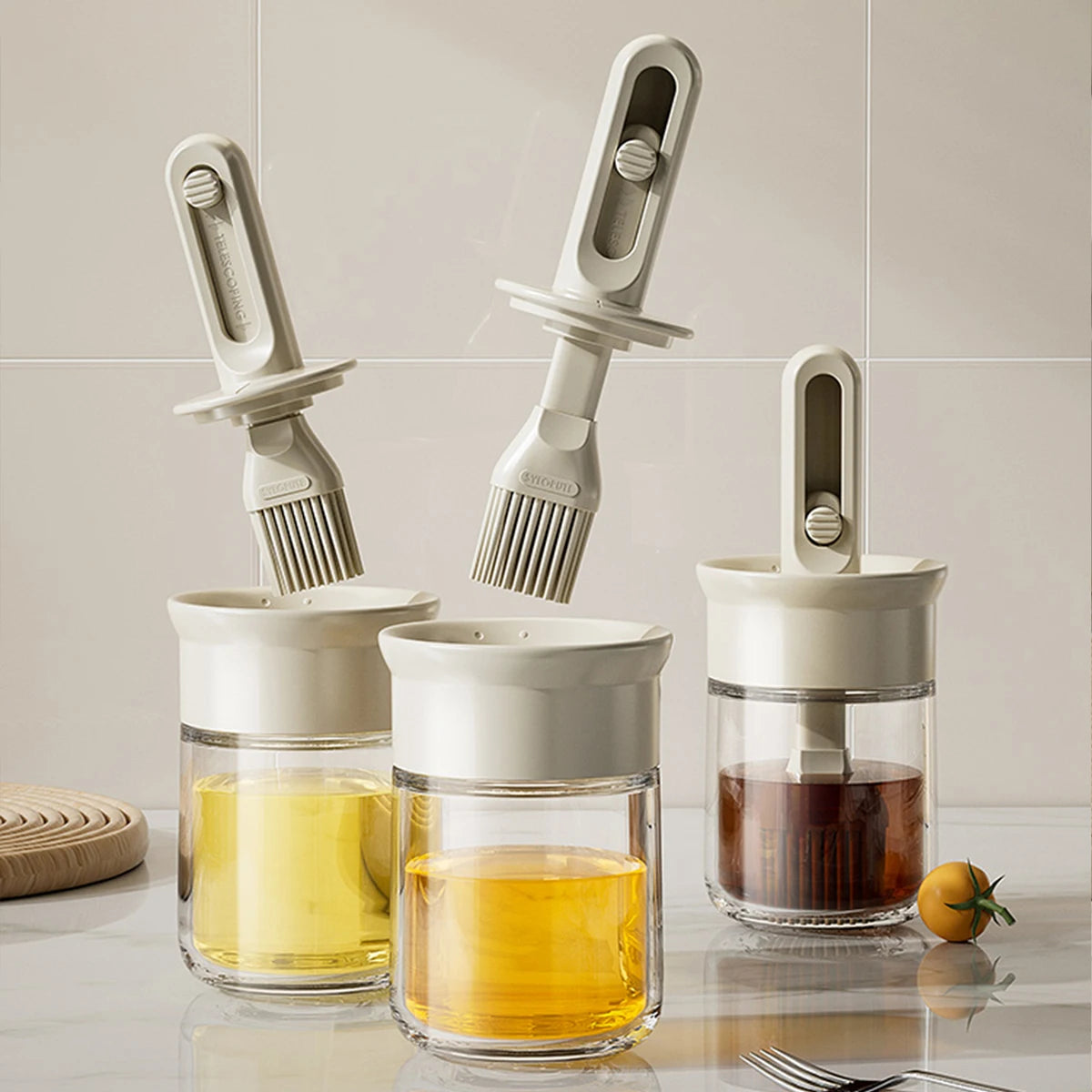 Telescopic cooking brush with integrated reserve 