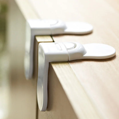 Safety lock for drawers and furniture doors with quick fixing 